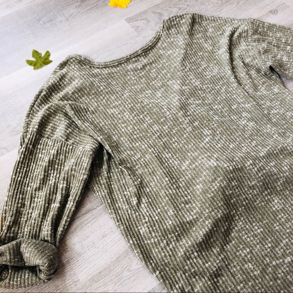 No Boundaries Green Button Up Light Sweater Tie - Picture 6 of 6